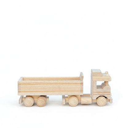Houten vrachtwagen met laadbak