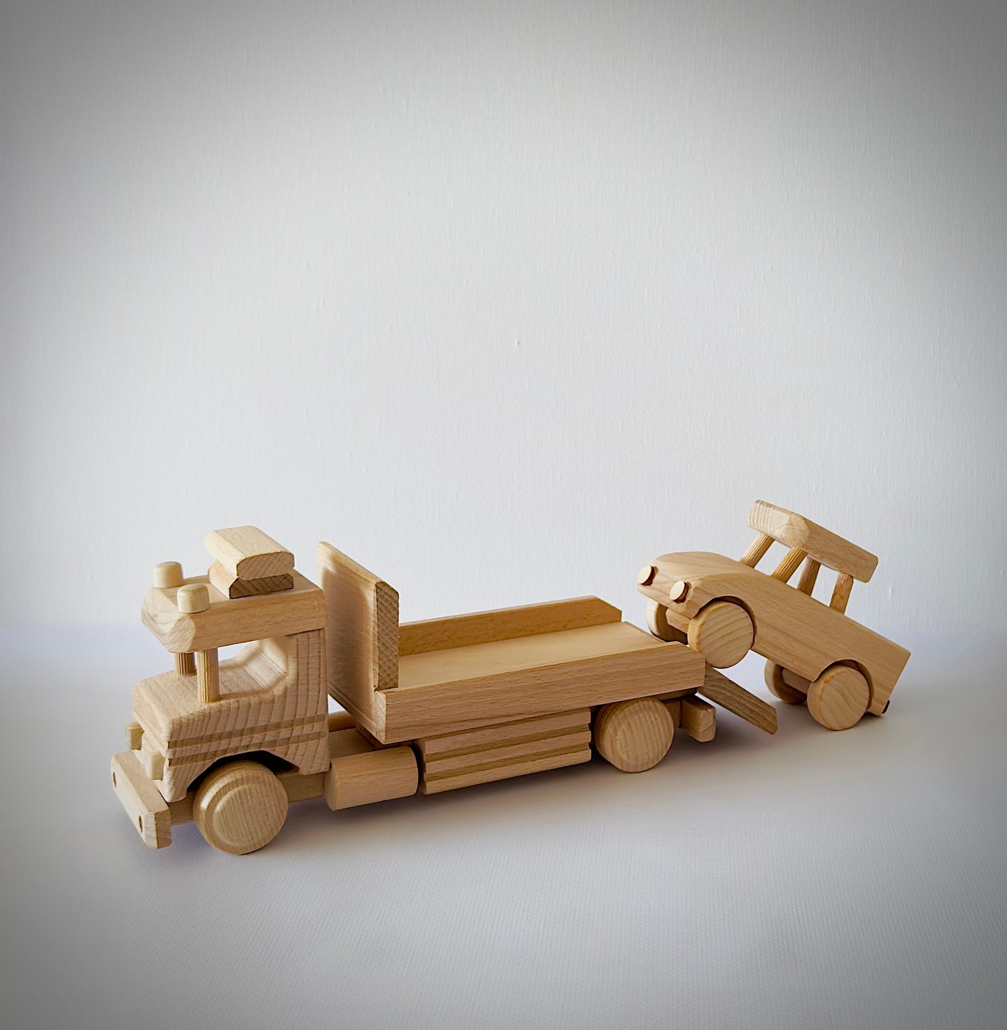 Eco Transporter – Houten Vrachtwagen met Auto